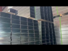 मध्यम शुल्क चांदी केबल प्रबंधन के लिए कस्टम जस्ती स्टील ट्रॉफ केबल ट्रे ब्रिज प्रकार