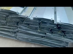 लचीली वेंटिलेशन ग्रूव के साथ अनुकूलन योग्य मजबूत केबल ट्रे